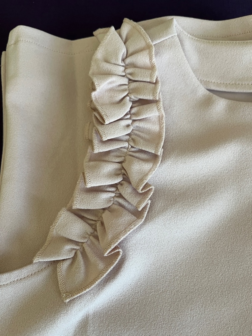 Ann Taylor Light Blush Ruffle Shoulder Shell Small - Picture 3 of 3